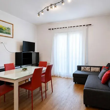 Lungomare - Alba Apartament *